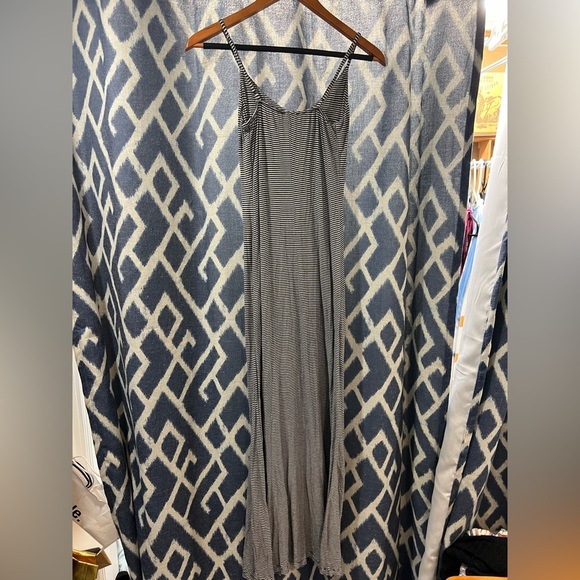 Forever 21 Black and White Striped Maxi Dress with Adjustable Straps Size S - Picture 4 of 5